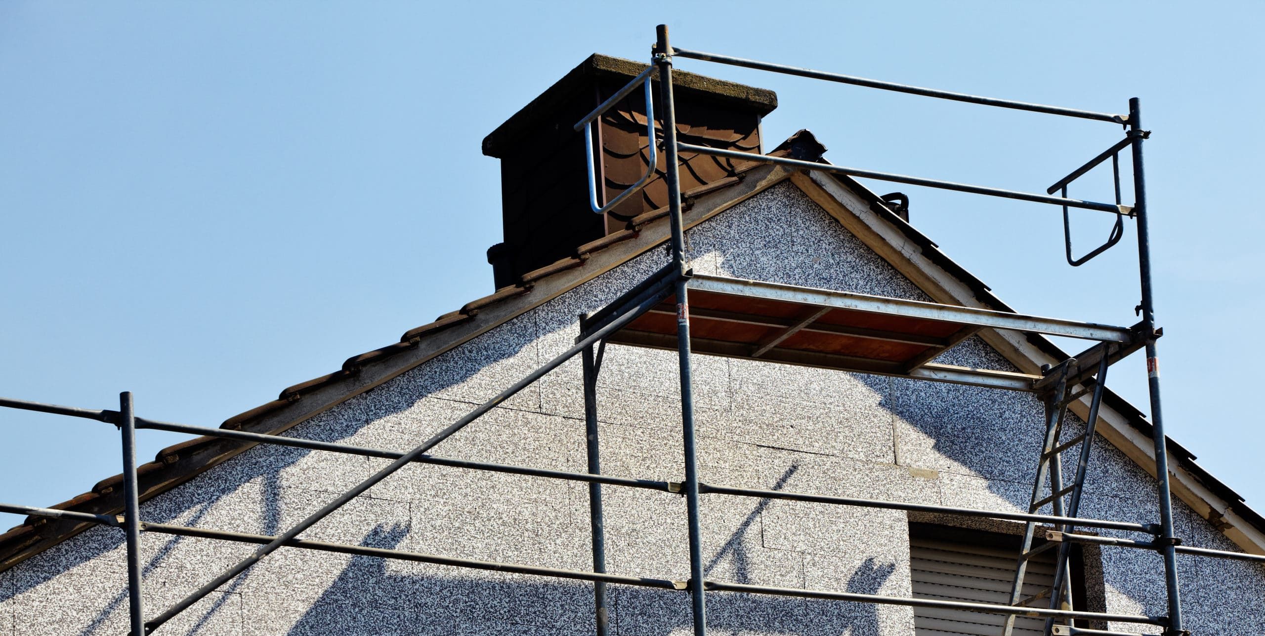 Rénovation et isolation de toitures et façades : l’importance du déphasage thermique